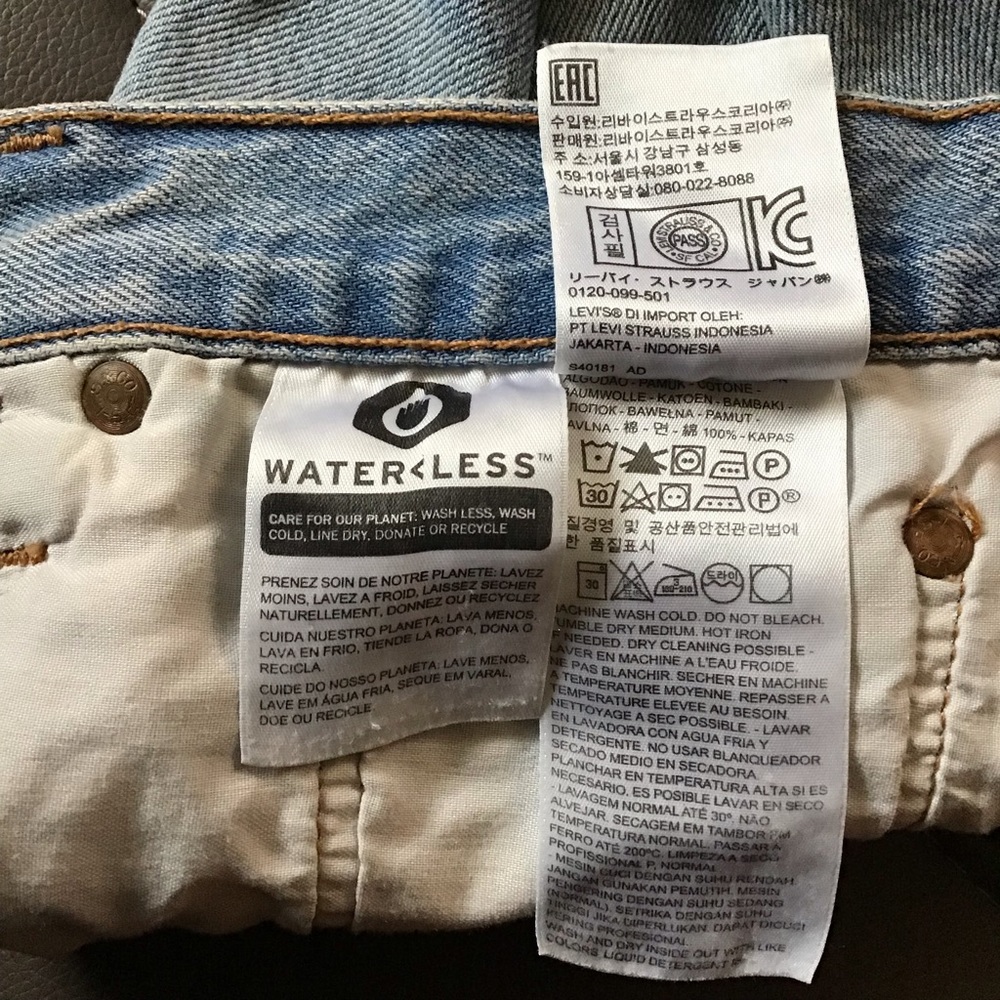 Levi distressed high-waisted jean shorts - Picture 7 of 9